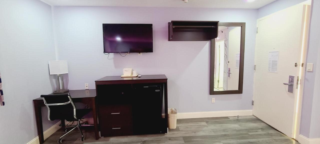 Hotel East 2*