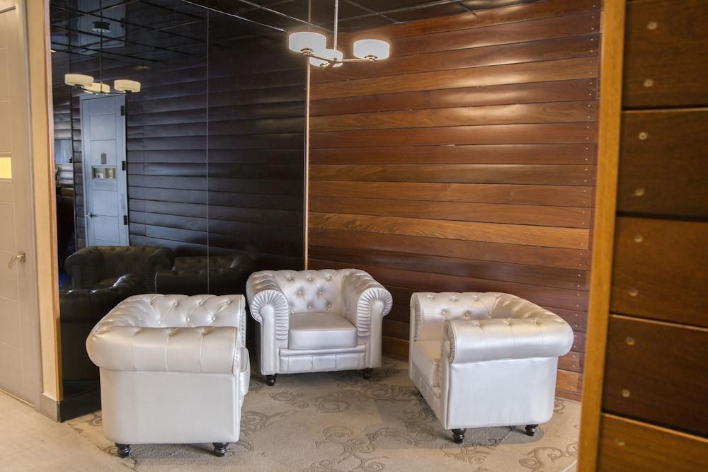 Aura Hotel Brooklyn 4*