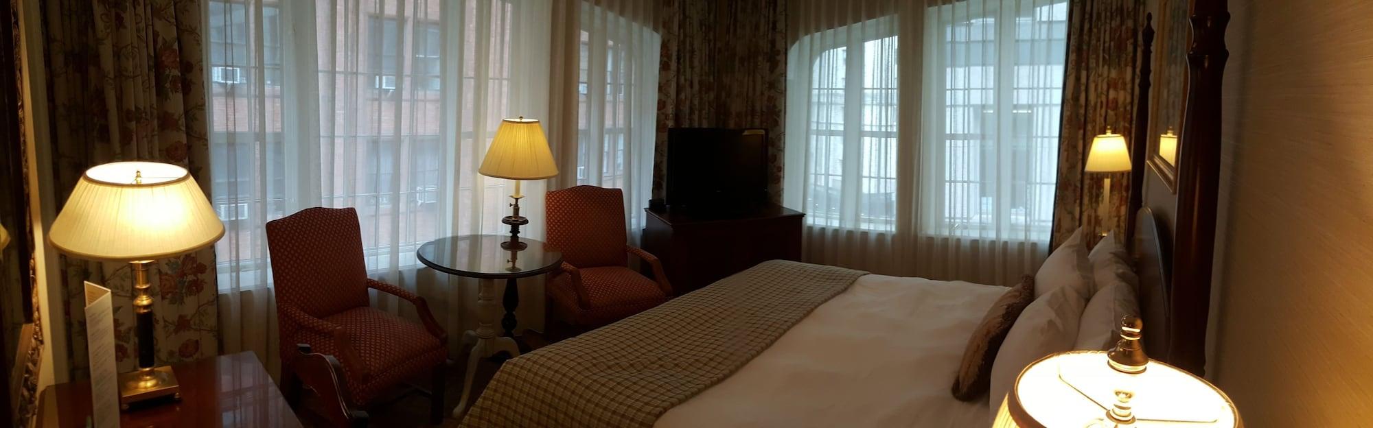 Hotel The Street 3*