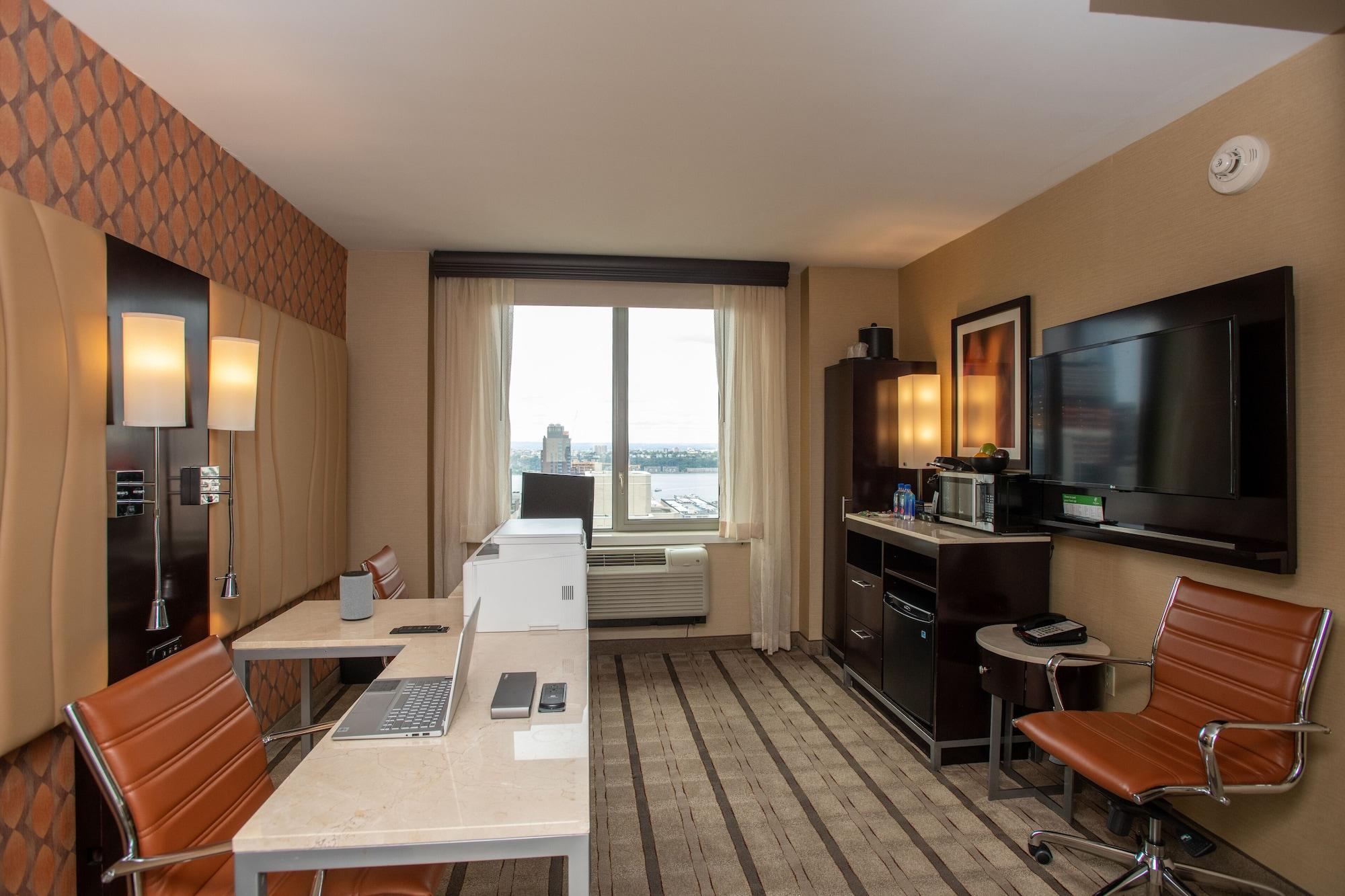 - Times Square By Ihg Hotel