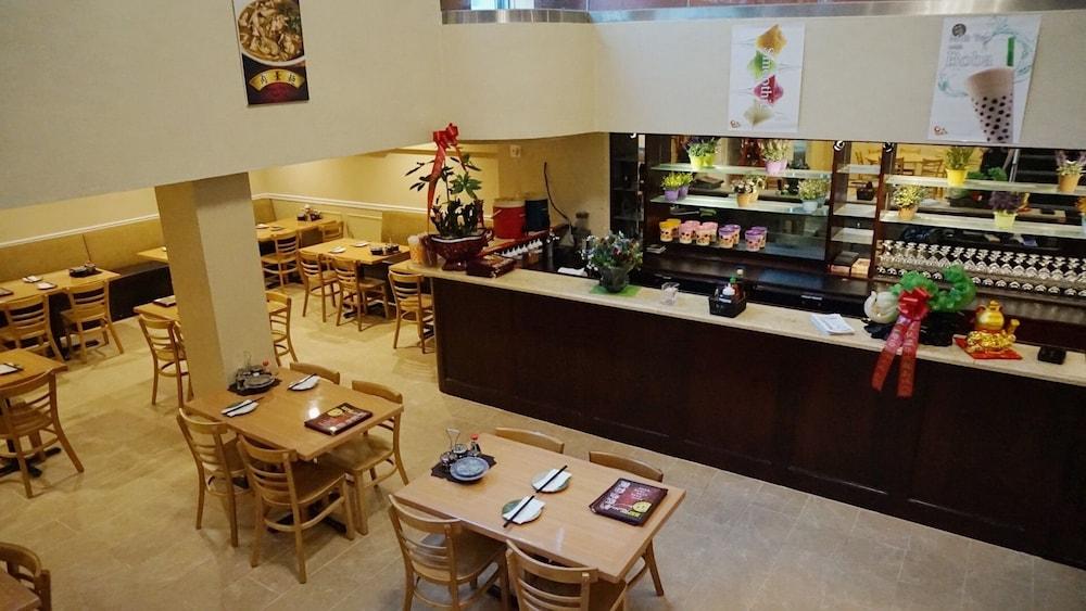 Best Western Queens Court Hotel 3*