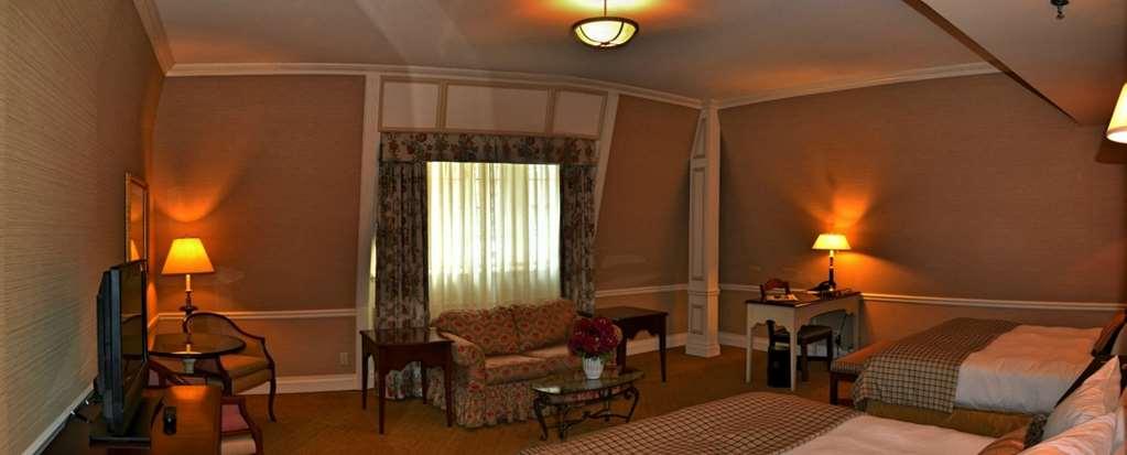 Hotel The Street 3*