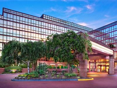 Laguardia Plaza Hotel