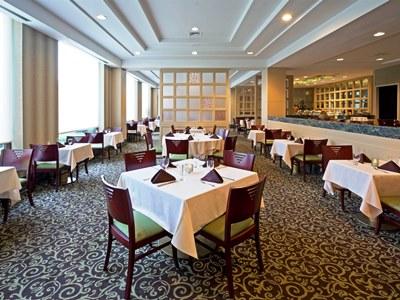 Laguardia Plaza 3*