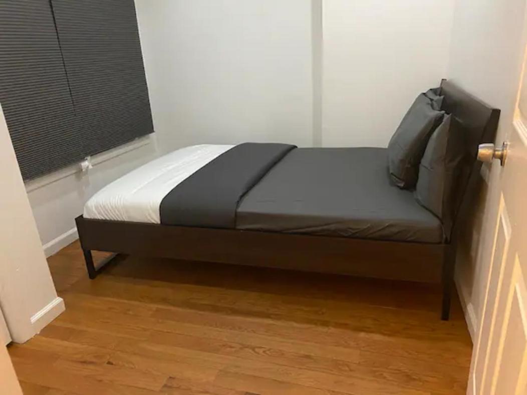 2 Bedroom Two Baths Newly Renovated * New York