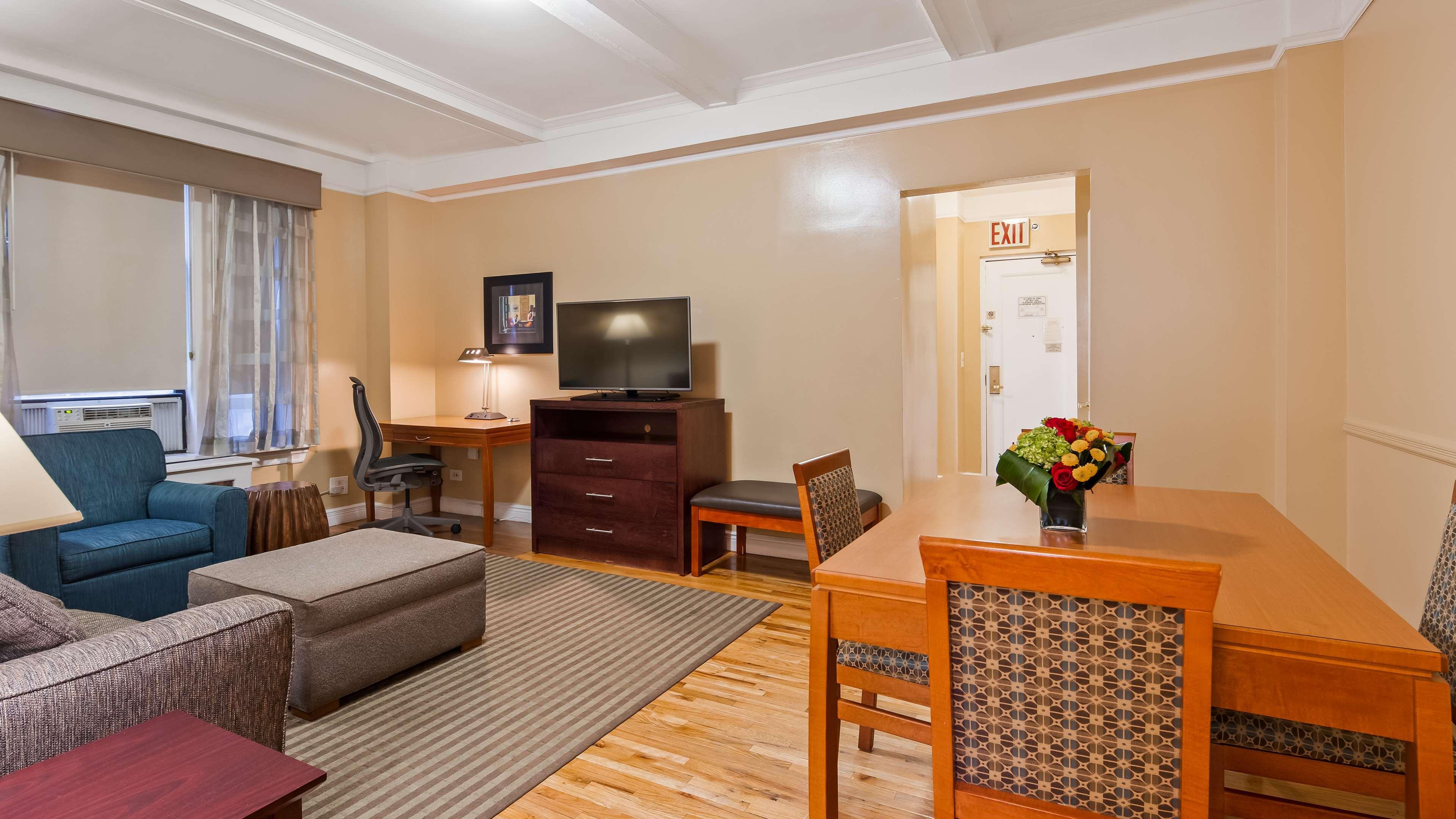 Best Western Plus Hospitality House 3*