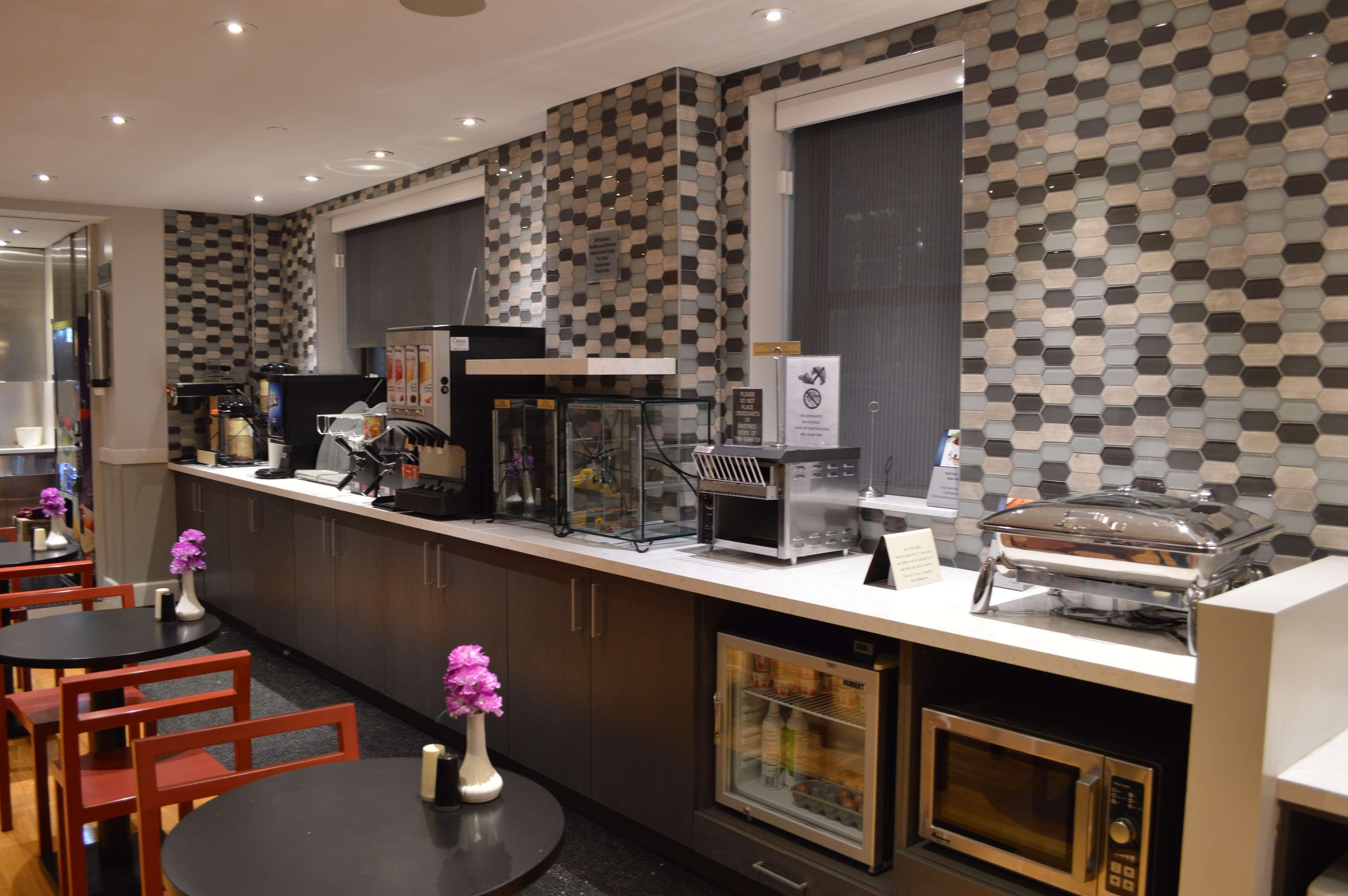 Best Western Plus Hospitality House 3*