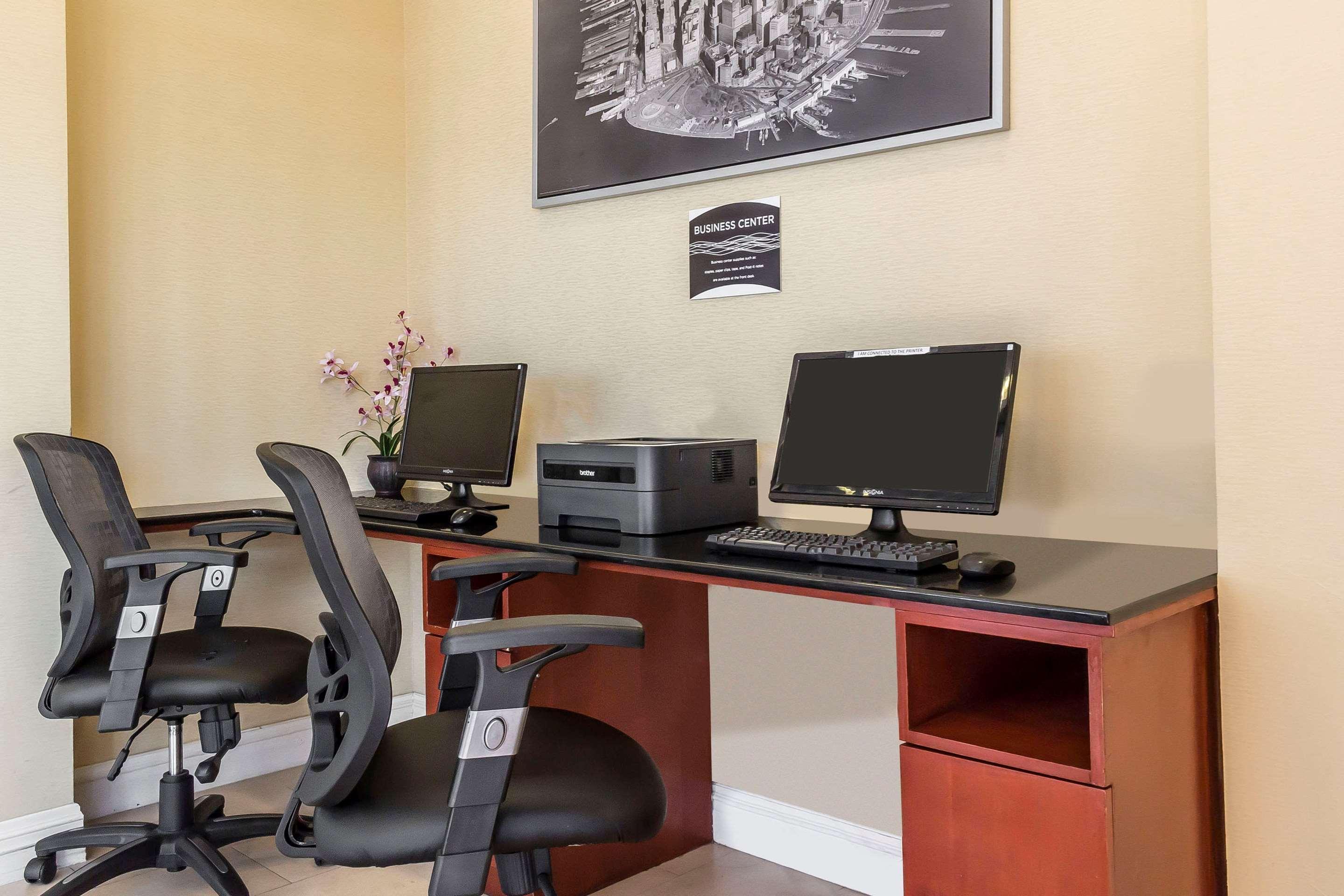 Comfort & Laguardia Airport Hotel 3*