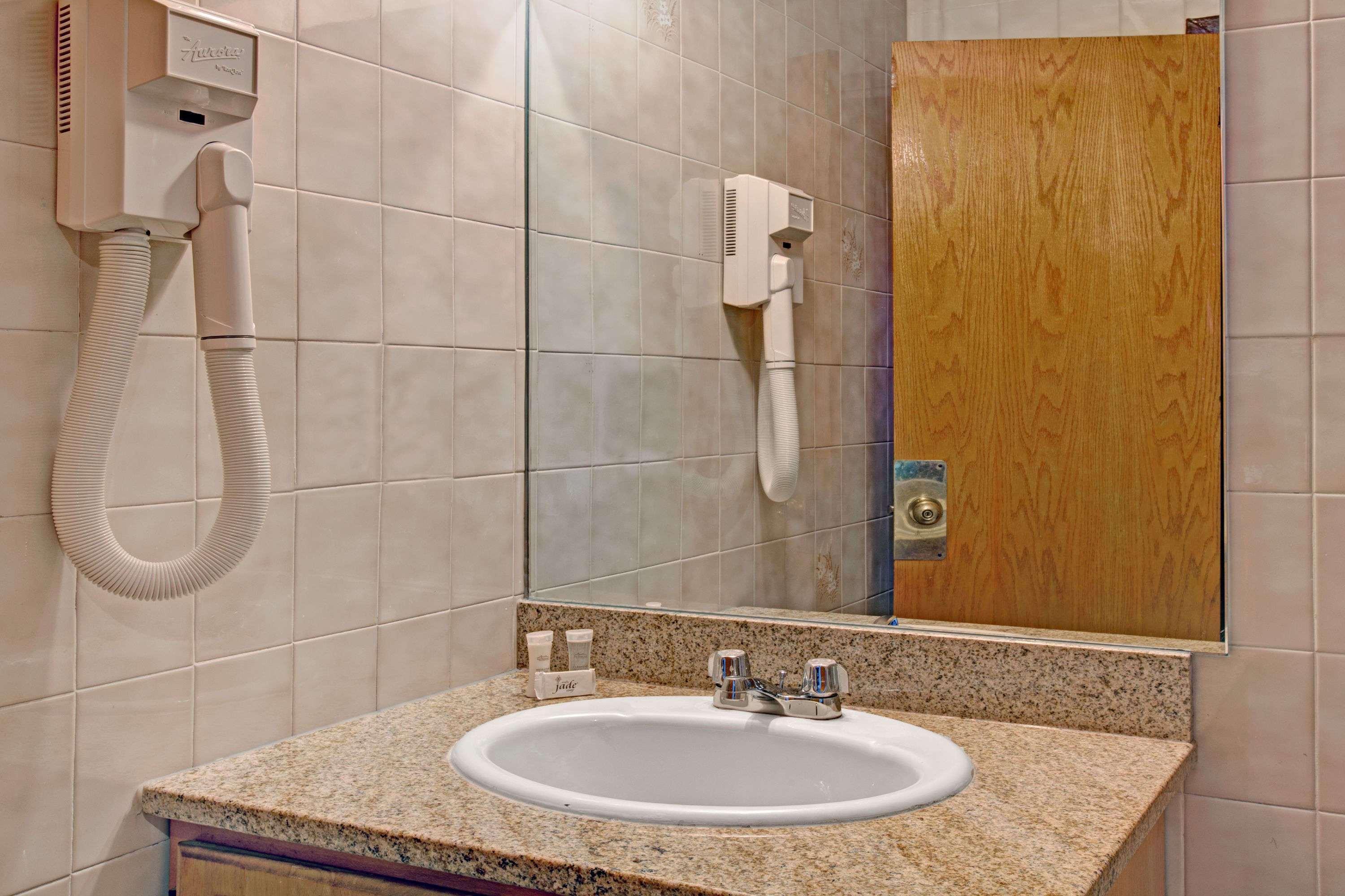 Hotel Super 8 By Wyndham Jamaica North Conduit