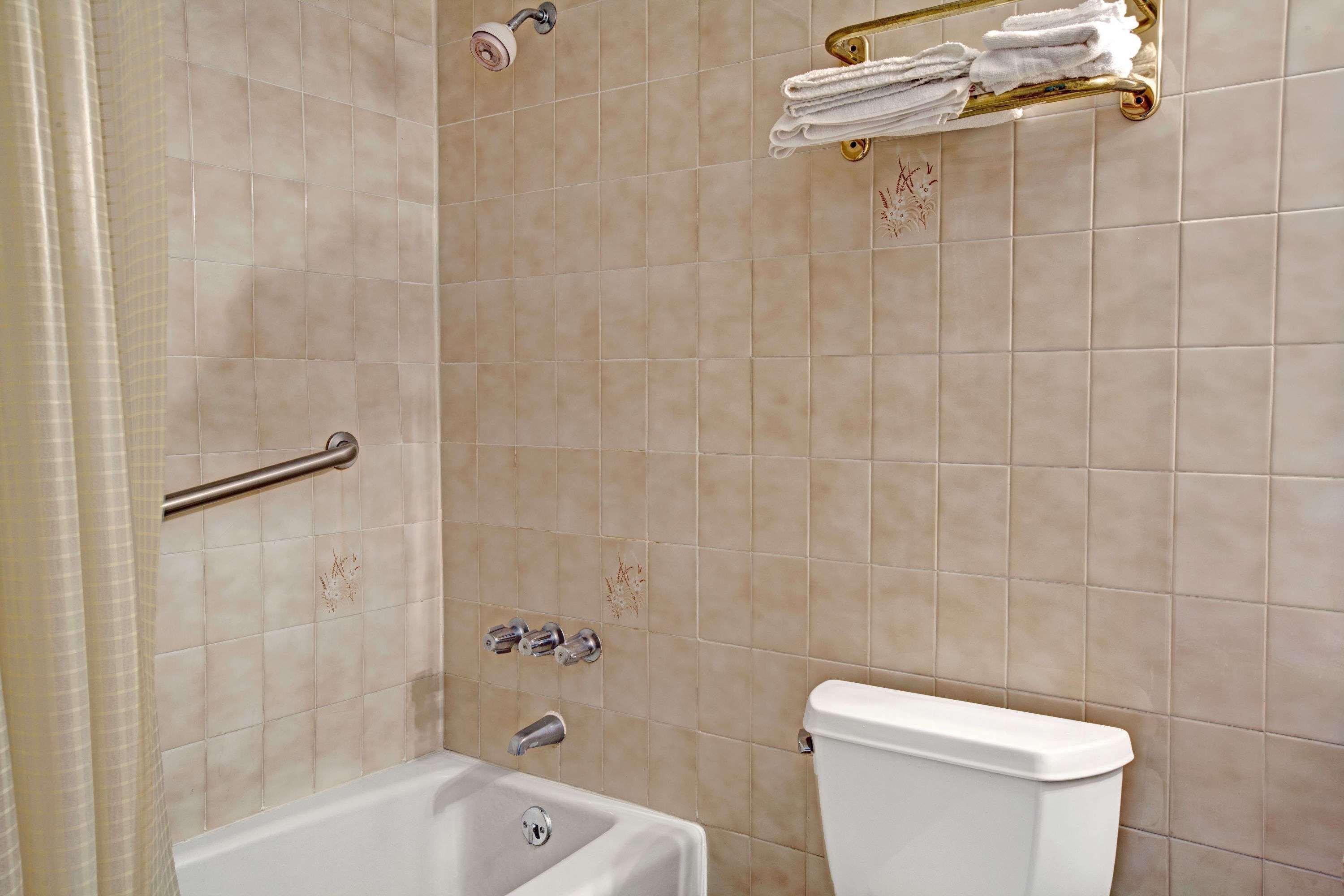 Super 8 By Wyndham Jamaica North Conduit