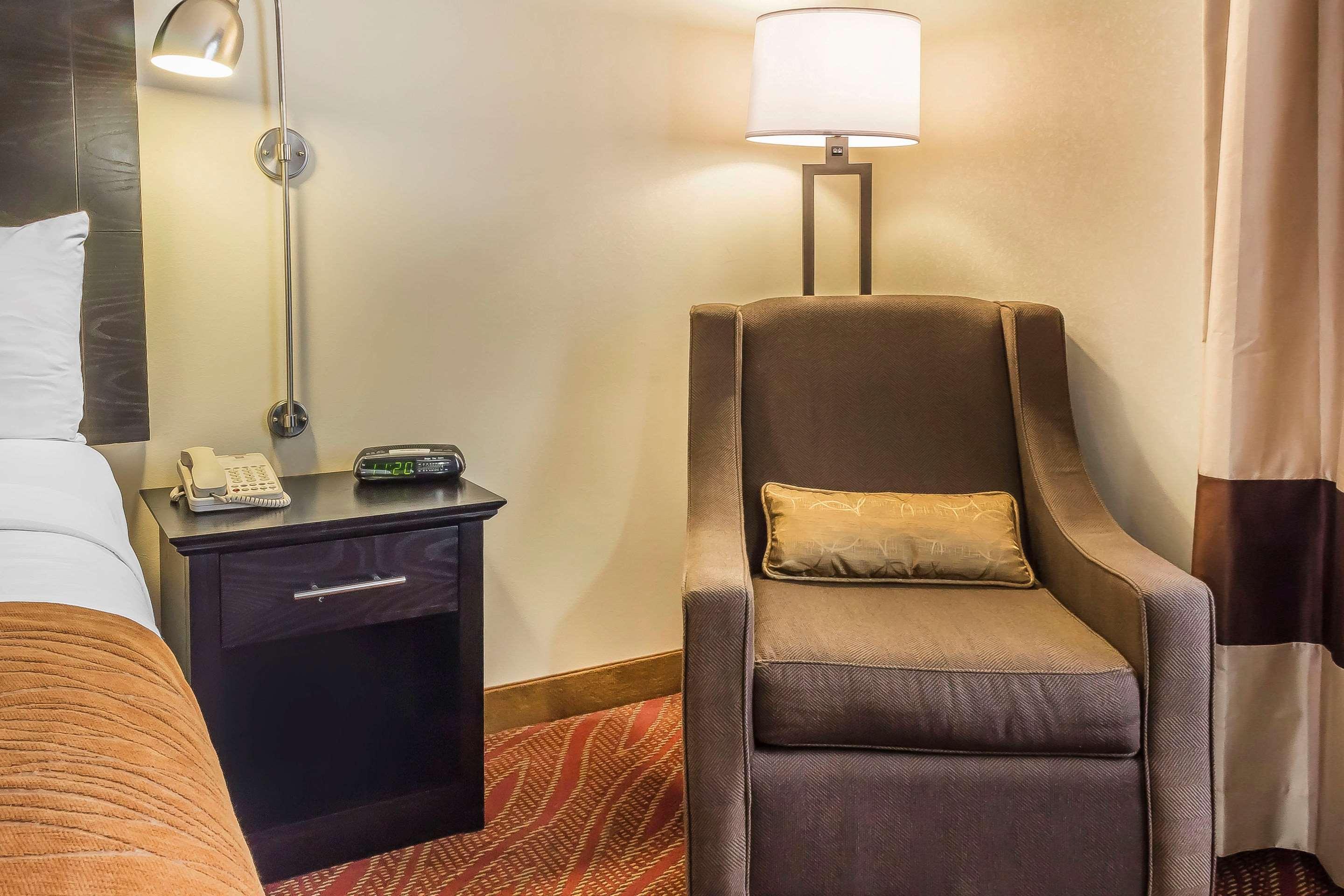 Hotel Comfort & Laguardia Airport 3*