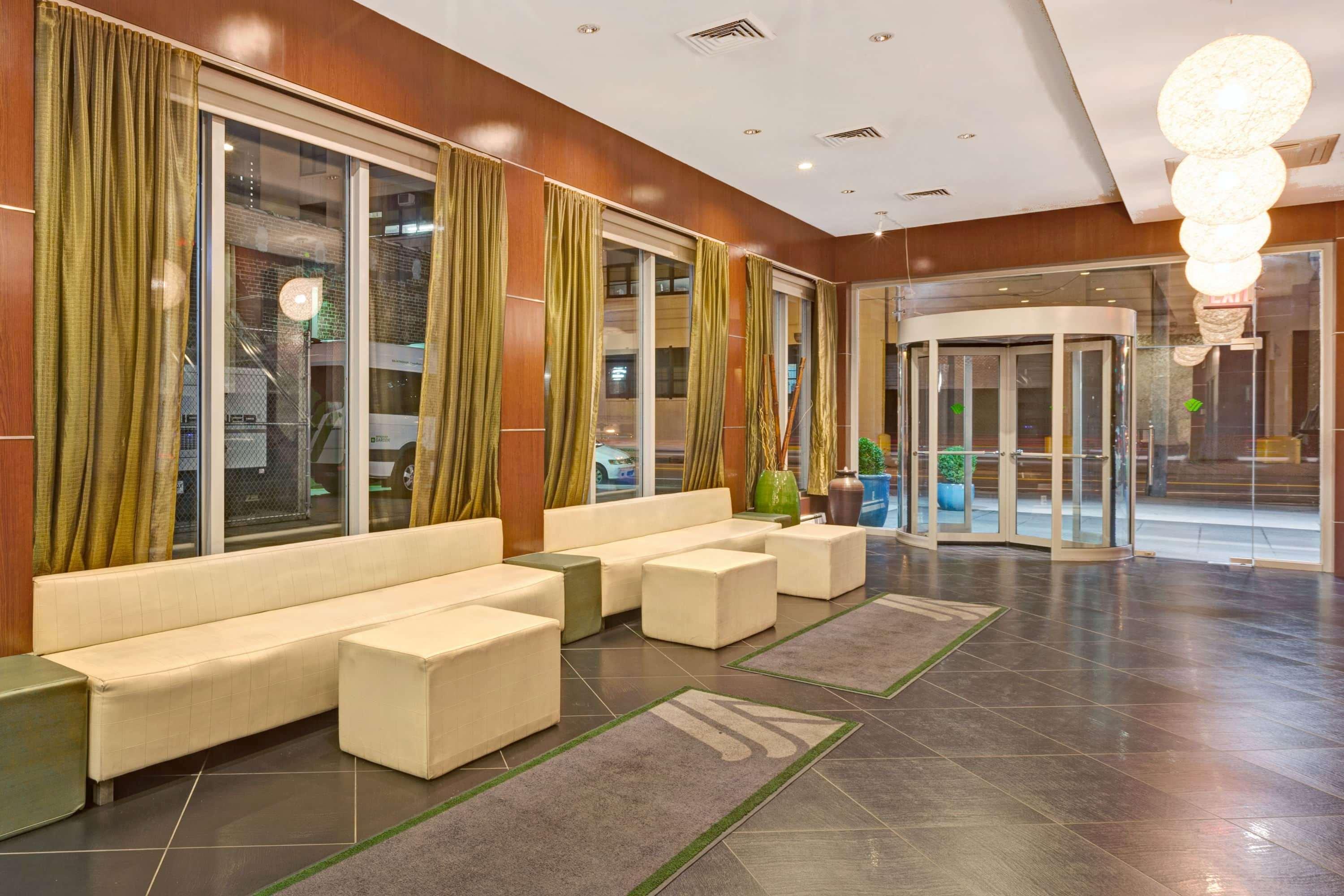 Wyndham Garden Long Island Hotel 3*