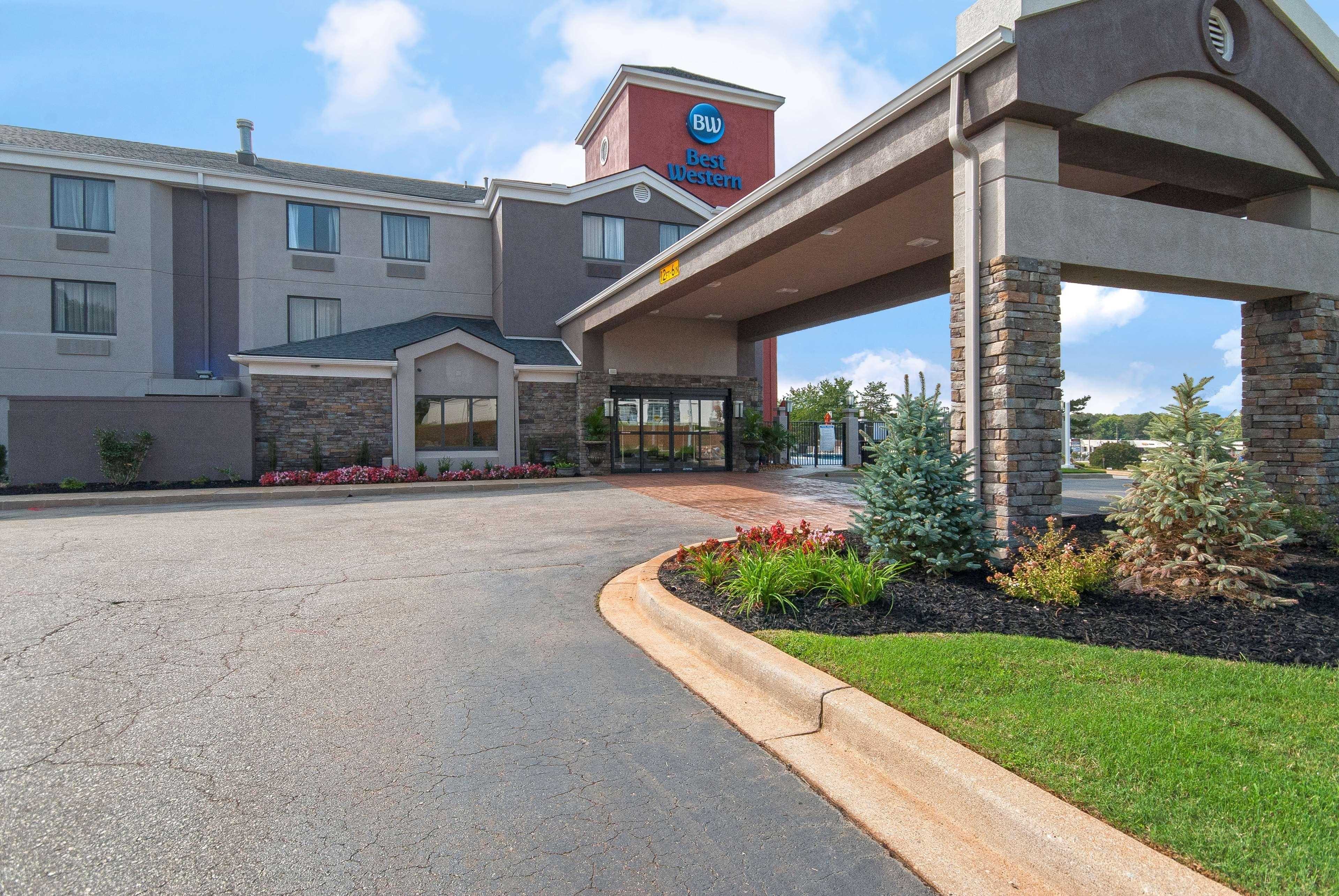 Best Western Queens Gold Coast 3*
