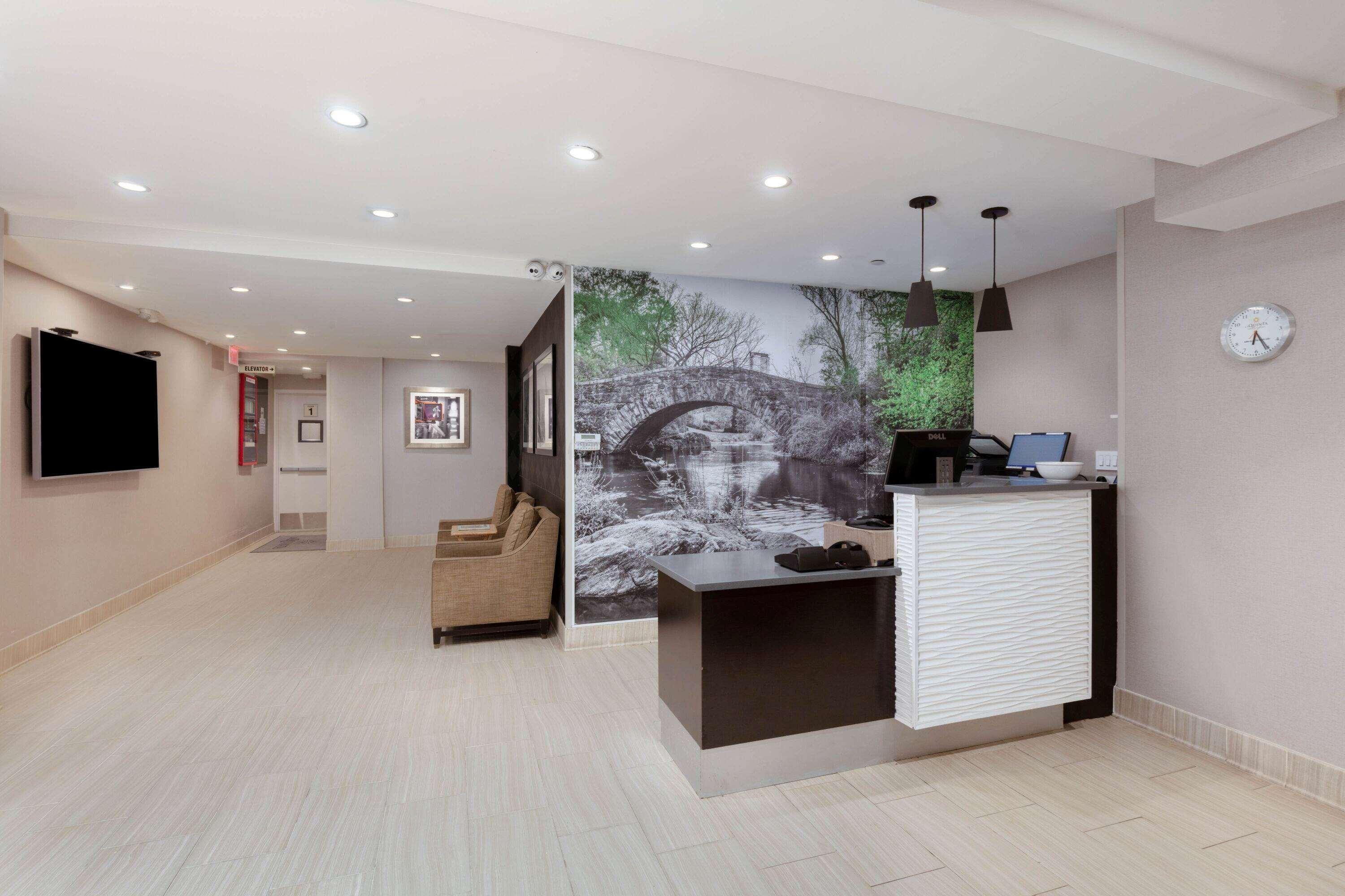 La Quinta By Wyndham City Central Park