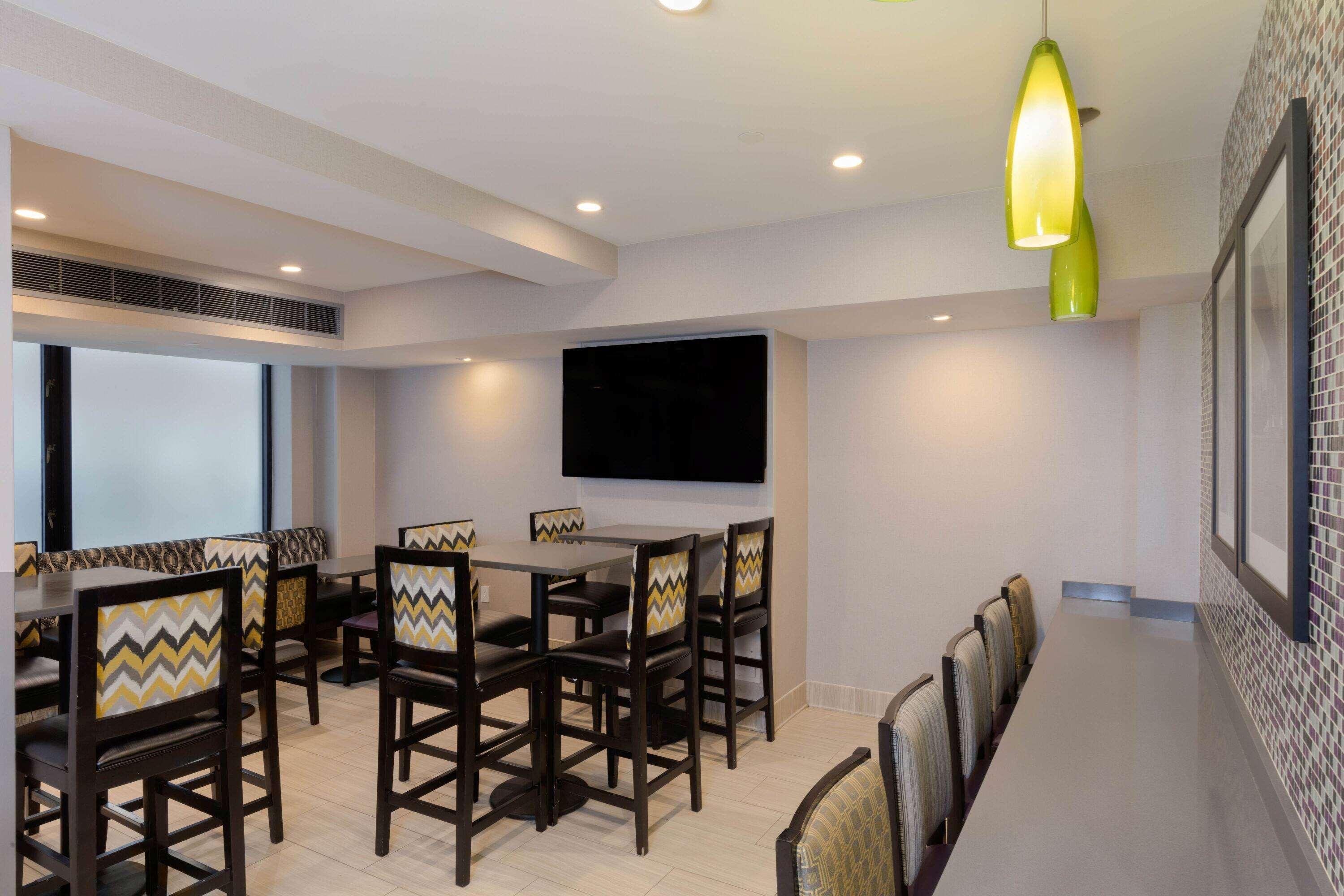 La Quinta By Wyndham City Central Park Hotel