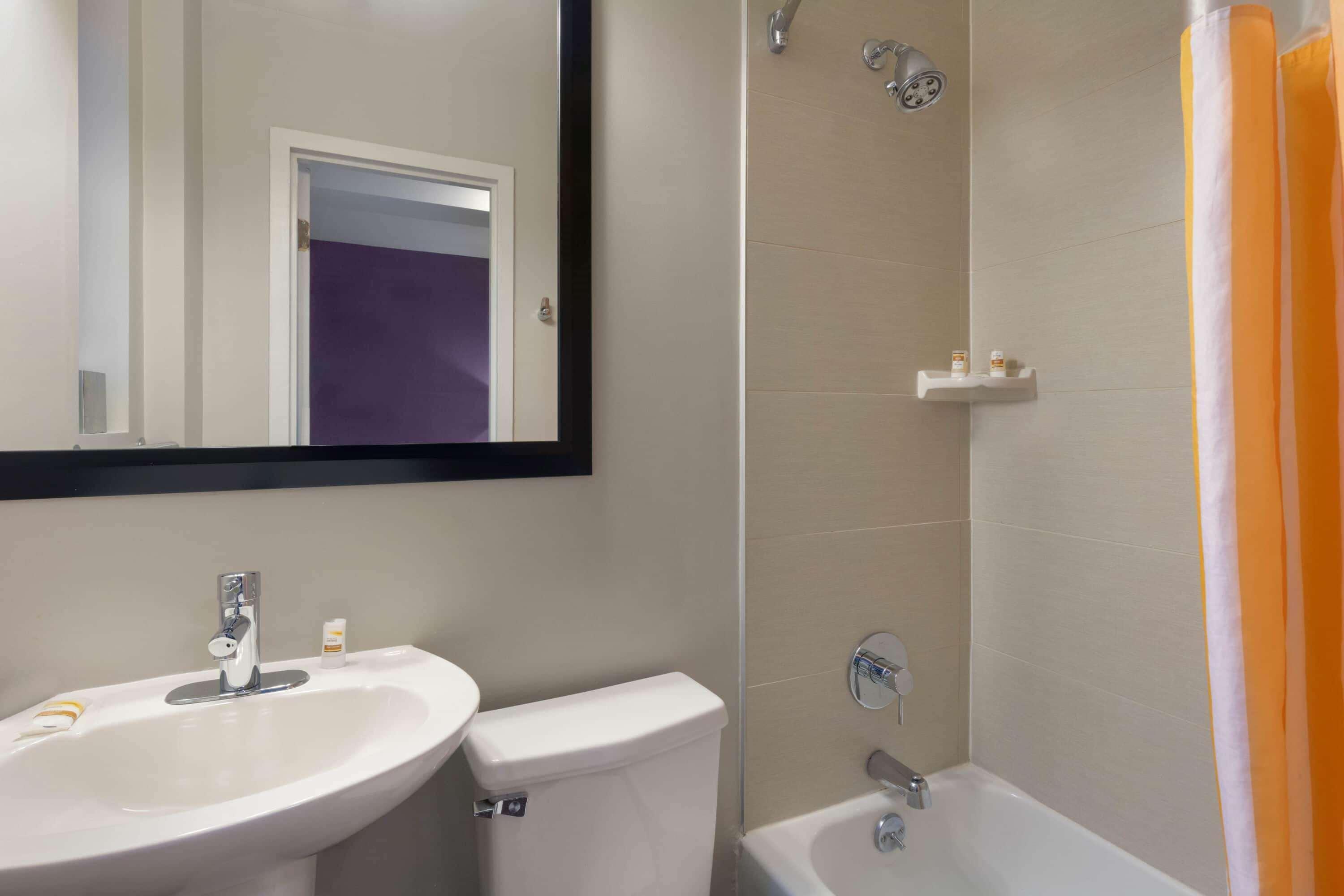 La Quinta By Wyndham City Central Park