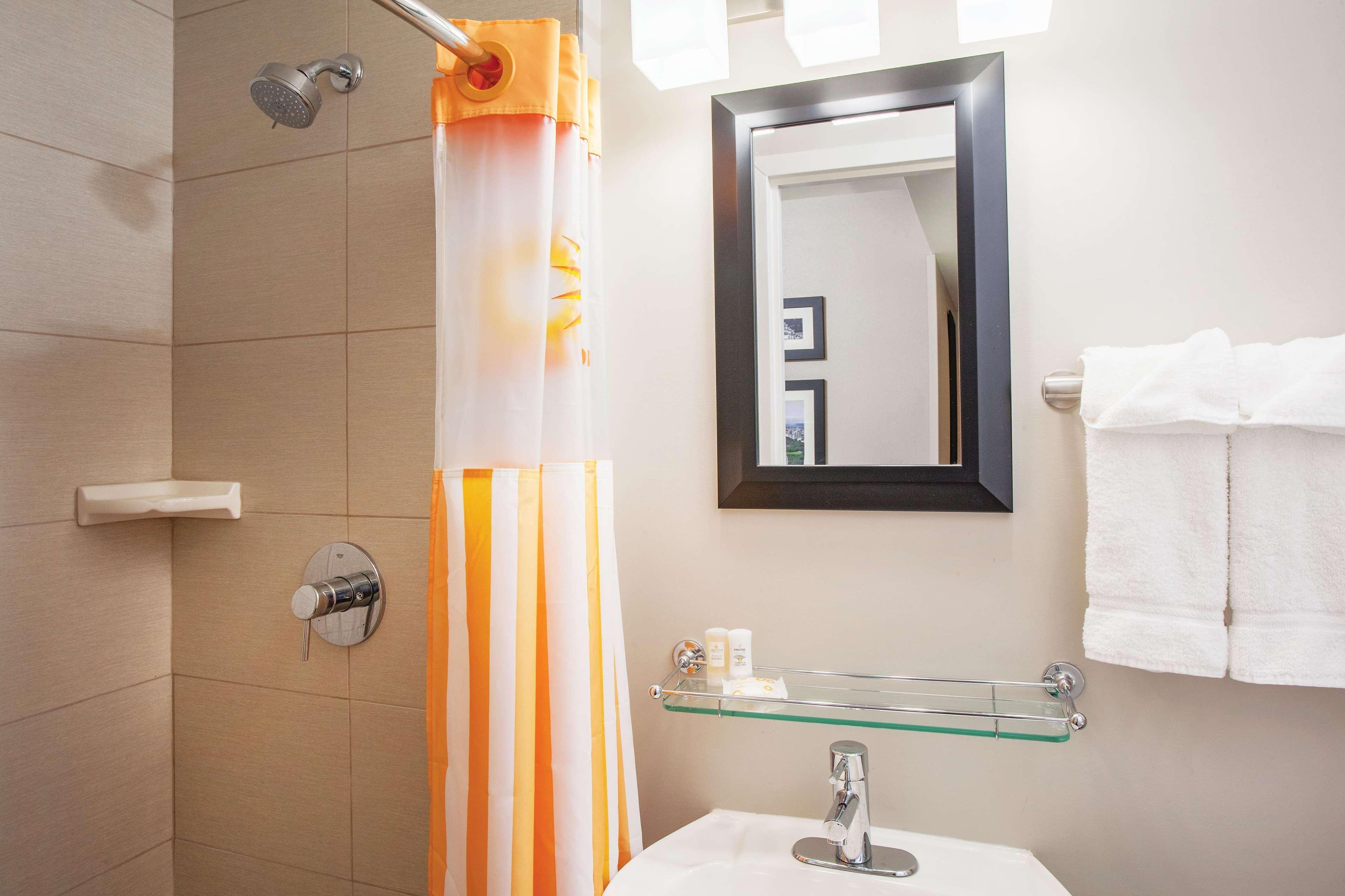 La Quinta By Wyndham City Central Park Hotel