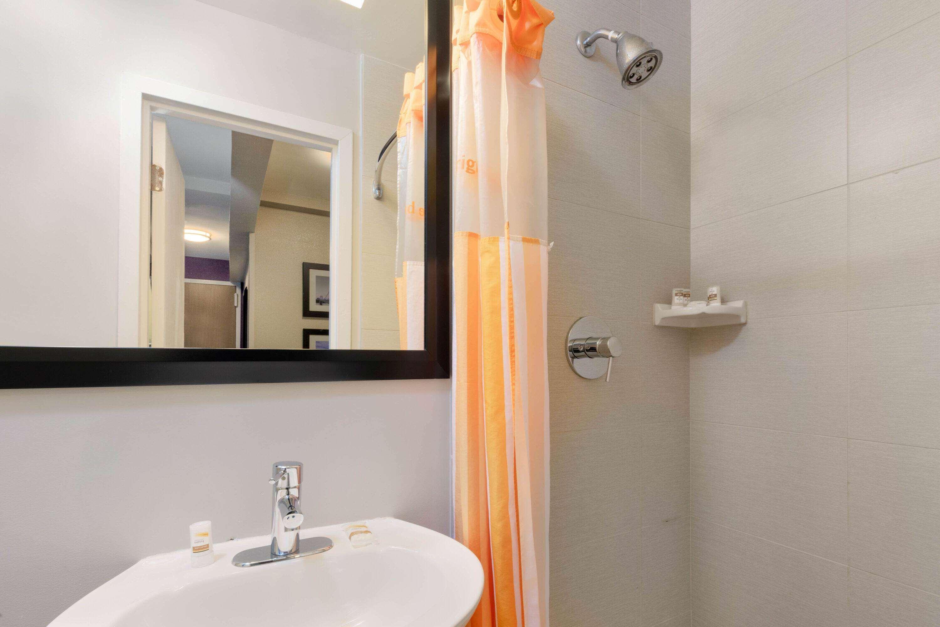 Hotel La Quinta By Wyndham City Central Park 3*