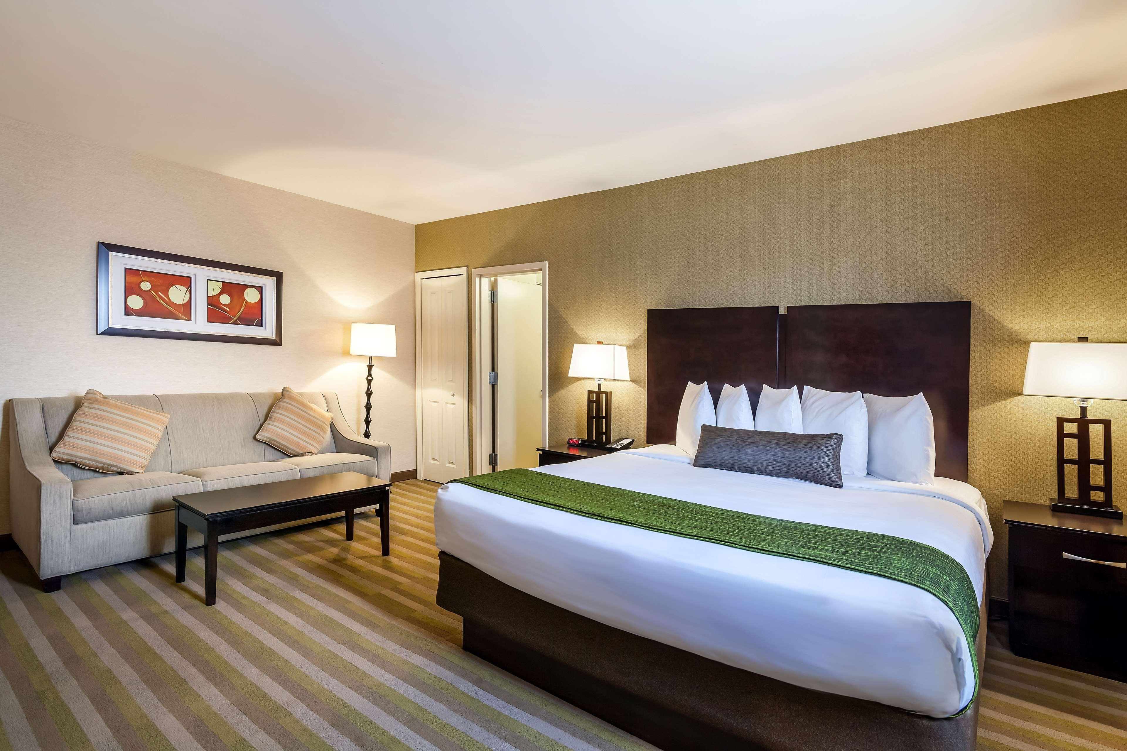 Best Western Plus Plaza Hotel 3*