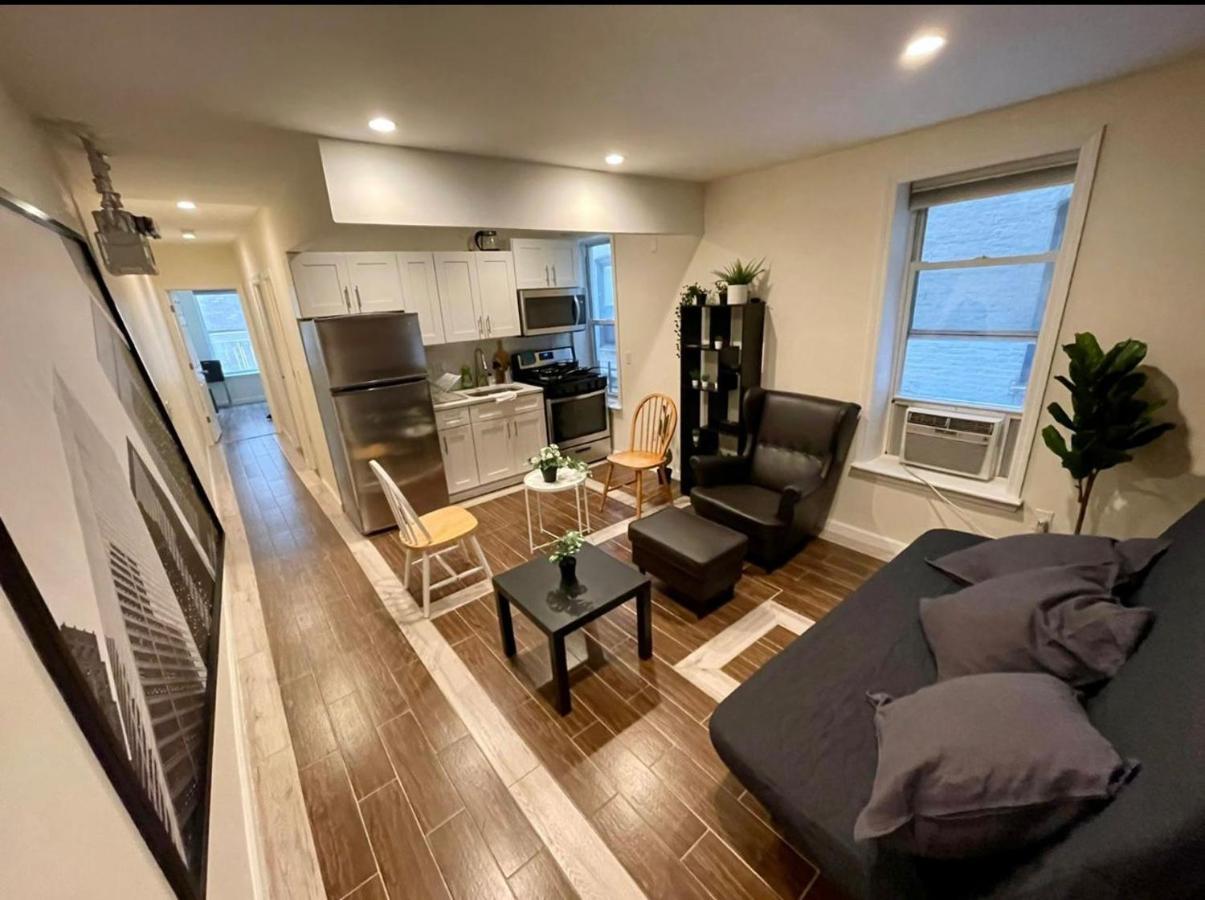 2 Bedrooms Apartament 1 Block From Manhattan New York