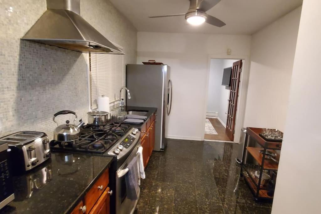 Quiet 3 Bedroom In Private
