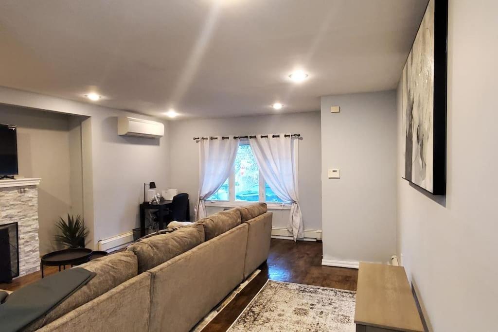 Quiet 3 Bedroom In Private