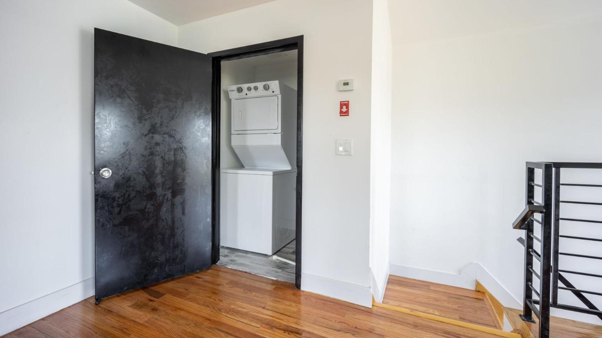 Lovely 3-br In Queens, Near Rockaway Apartment New York
