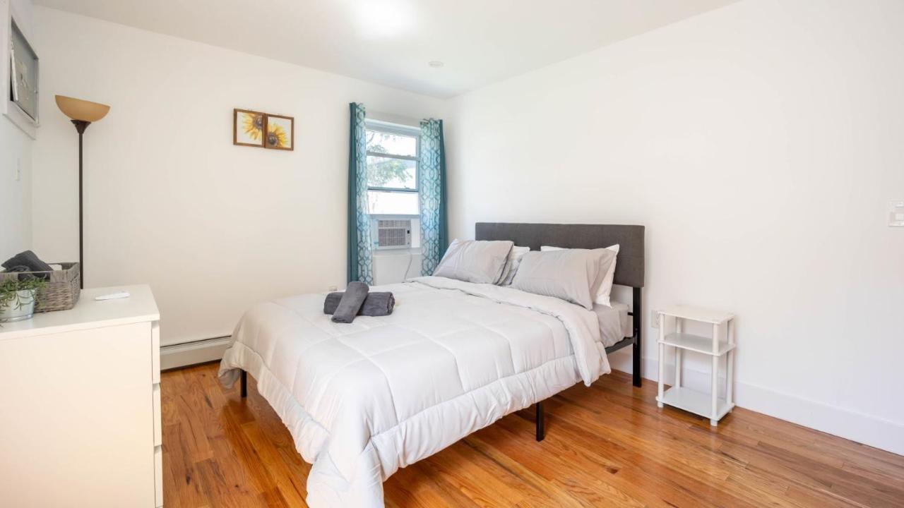 Lovely 3-br In Queens, Near Rockaway *
