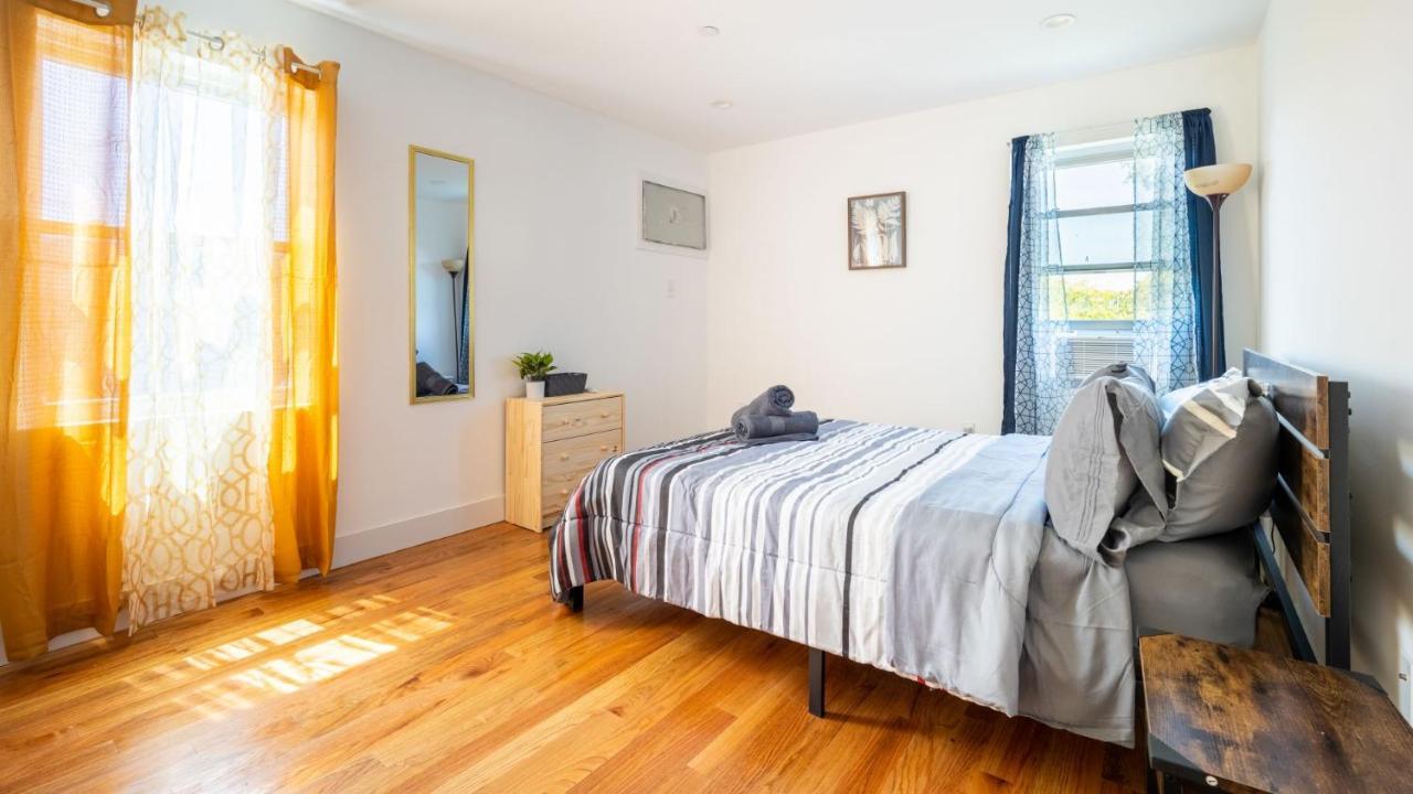 Lovely 3-br In Queens, Near Rockaway Apartment