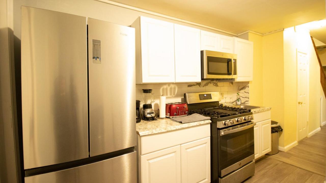 Cozy Shack 1 Bedroom Studio With Sofa And Full Kitchen In Elmhurst Ny Apartment *