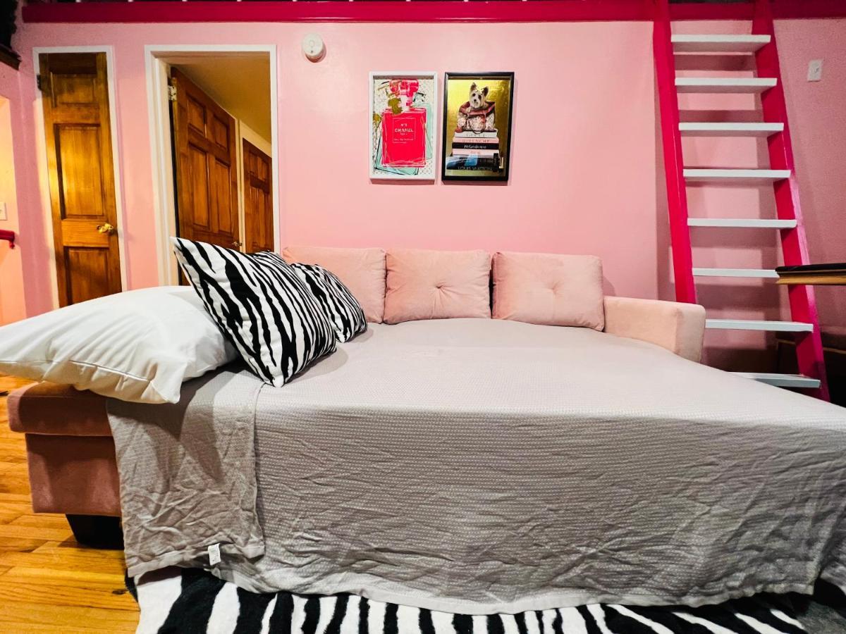Apartment Pink Paradise Pavilion: Nyc Most Insta-worthy Spot