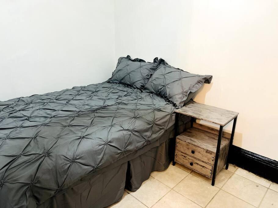 Apartment 2 Bedroom Queens Near Airtrain, Jfk, Lga 646-667-6696 *