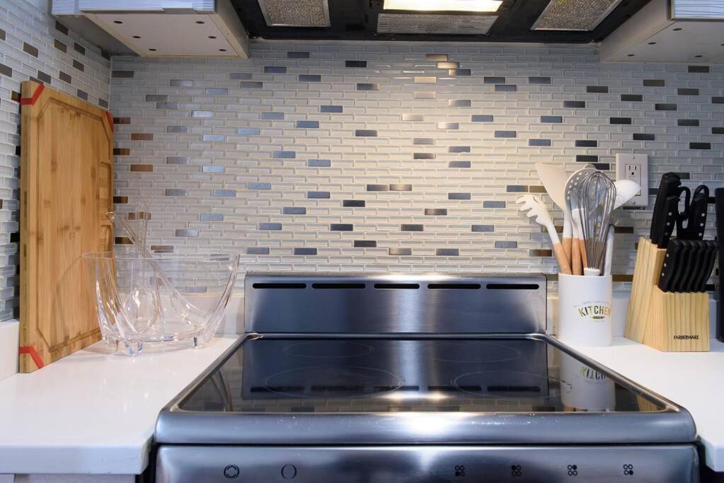 24-17 Renovated Prime Location Wd