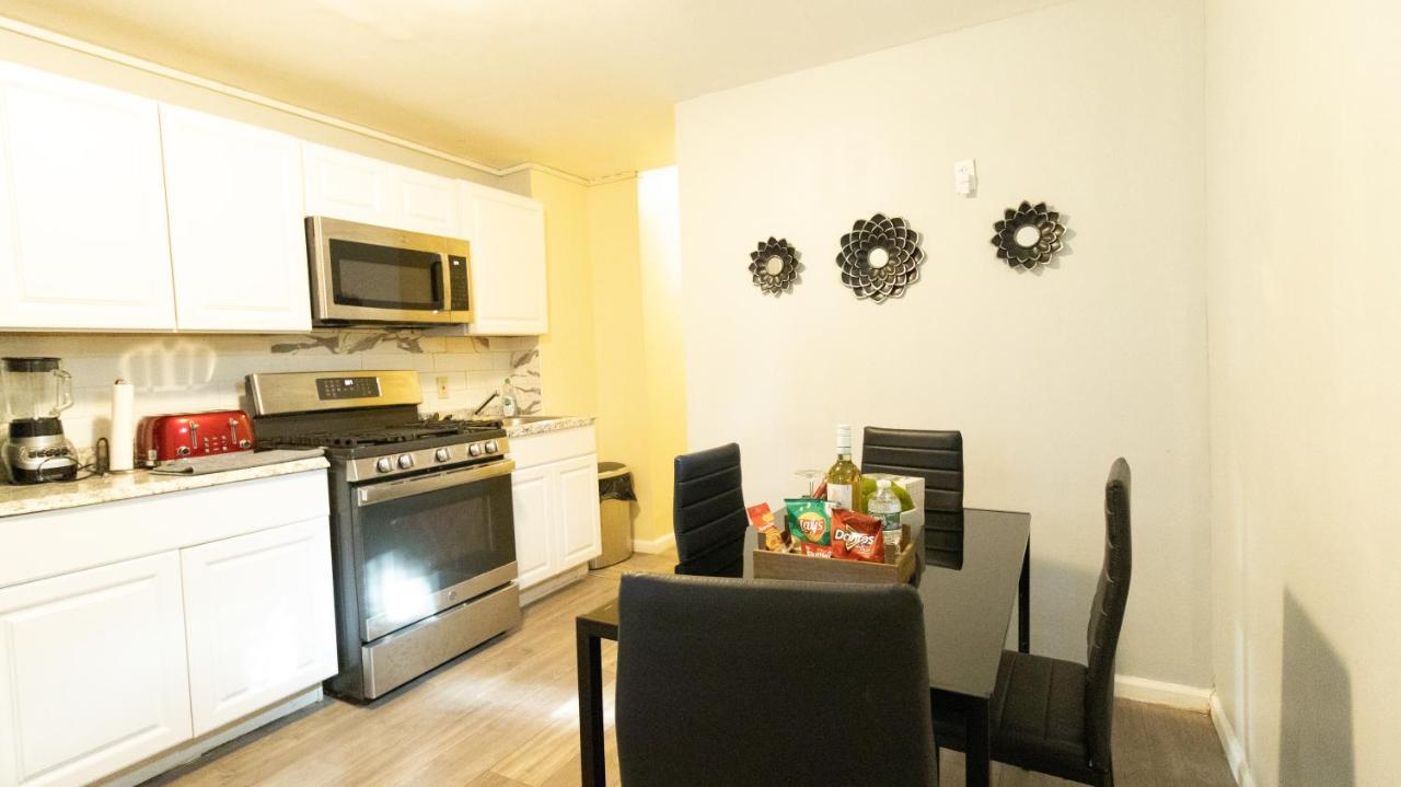 Cozy Shack 1 Bedroom Studio With Sofa And Full Kitchen In Elmhurst Ny Apartment New York
