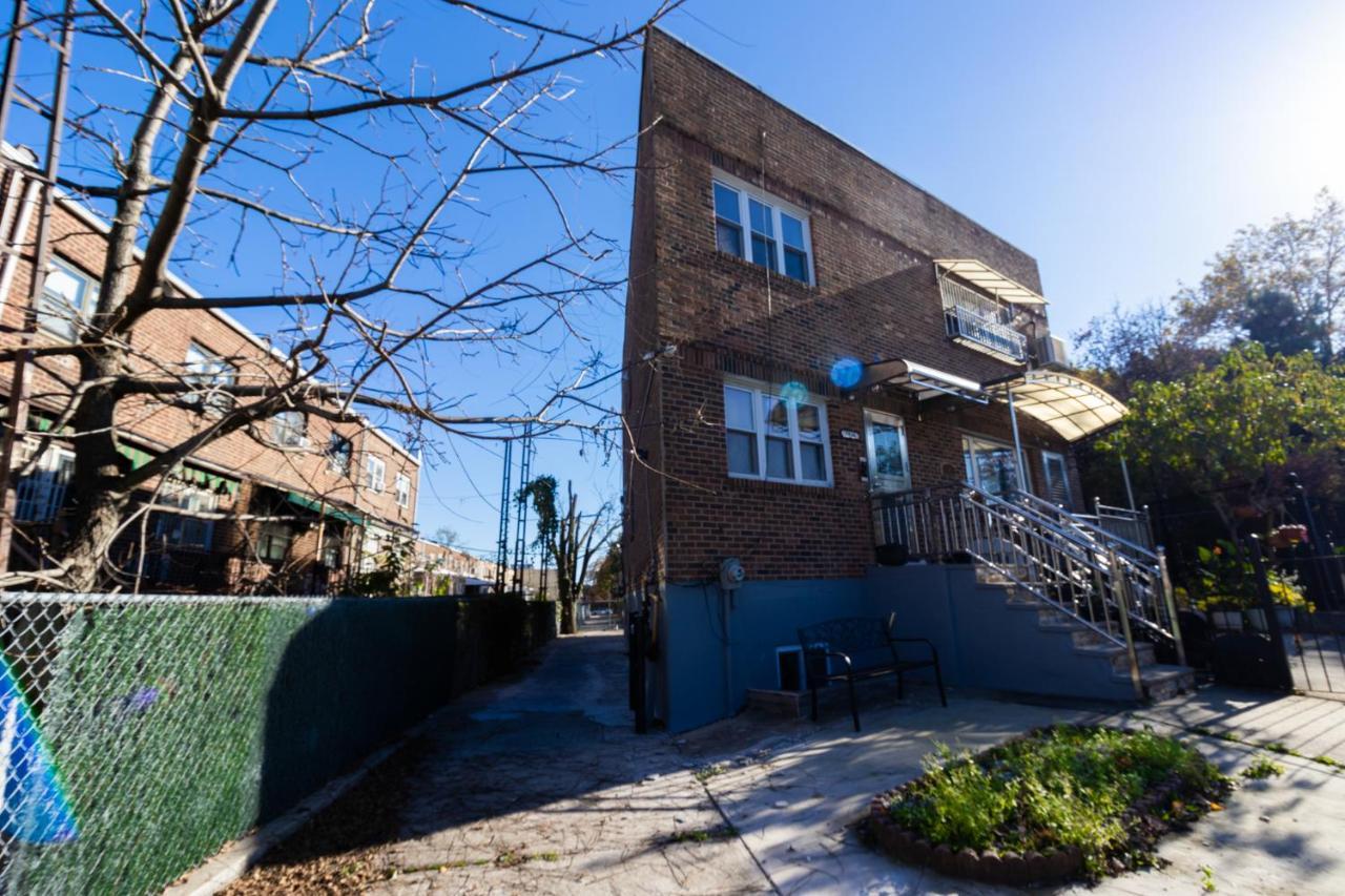 Cozy Shack 1 Bedroom Studio With Sofa And Full Kitchen In Elmhurst Ny Apartment New York