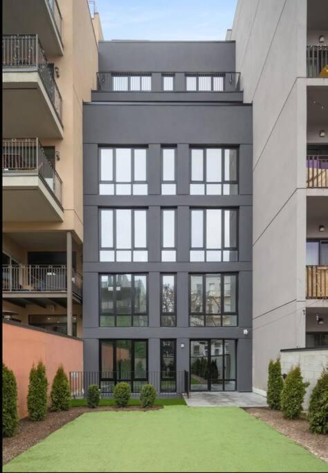 Holiday home 149bk-101 New Construction 2br Private Garden W-d