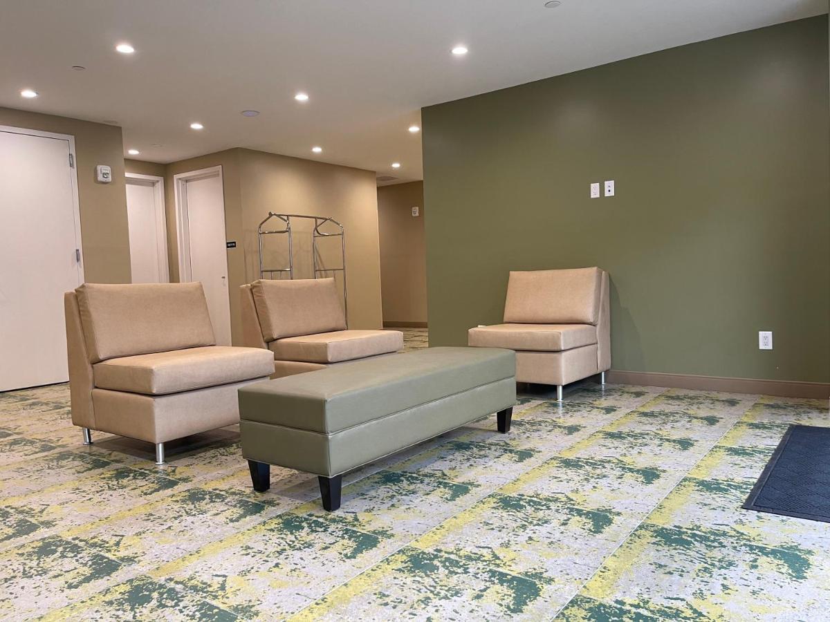 Hotel Super 8 By Wyndham Bronx Near Botanical Garden