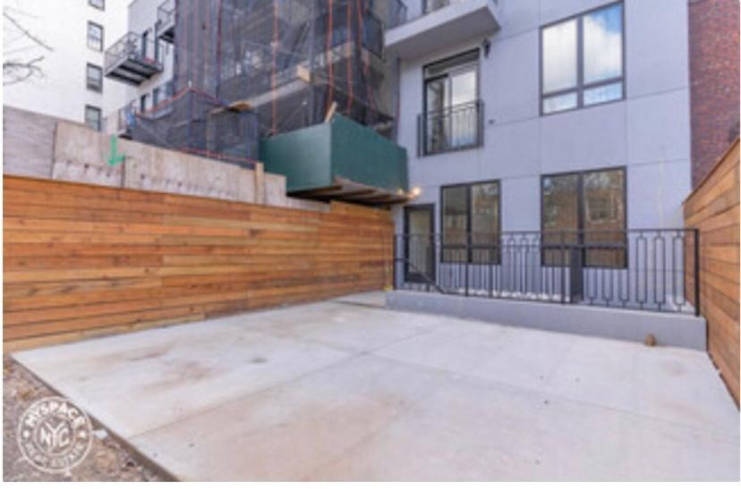 2 Bed Duplex With Private Yard Homestay New York