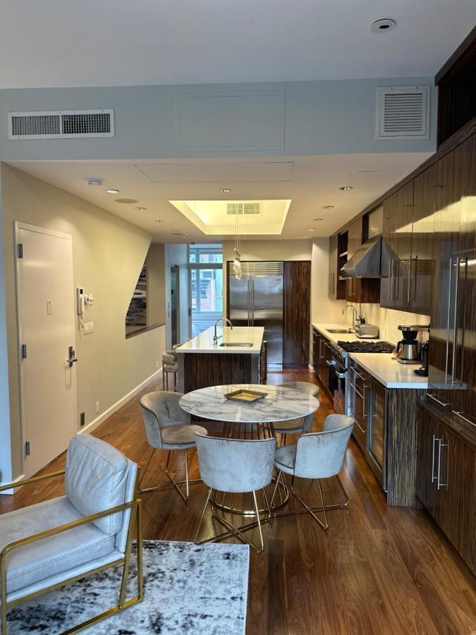 Posh 4 Bedroom Times Square Penthouse With Private Rooftop Apartment *