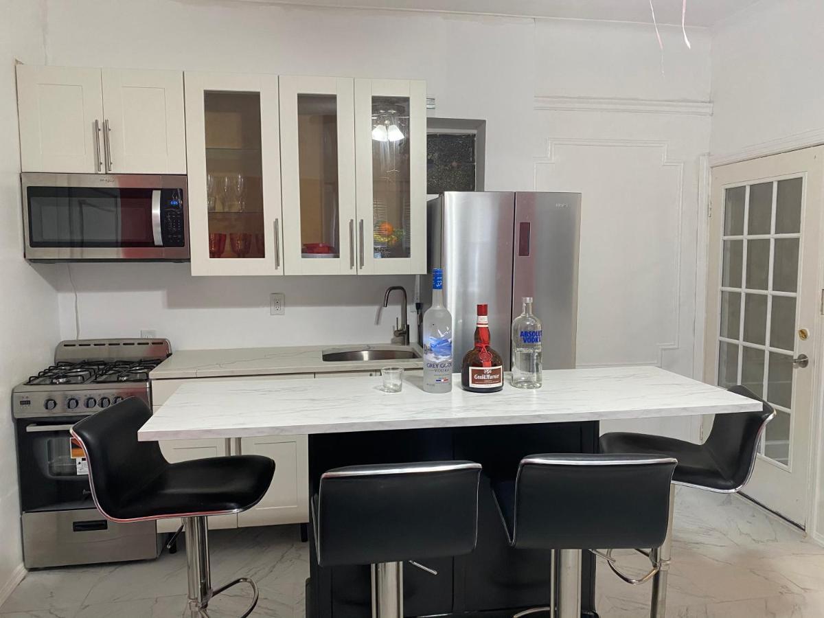 Un4vailable Apartment *