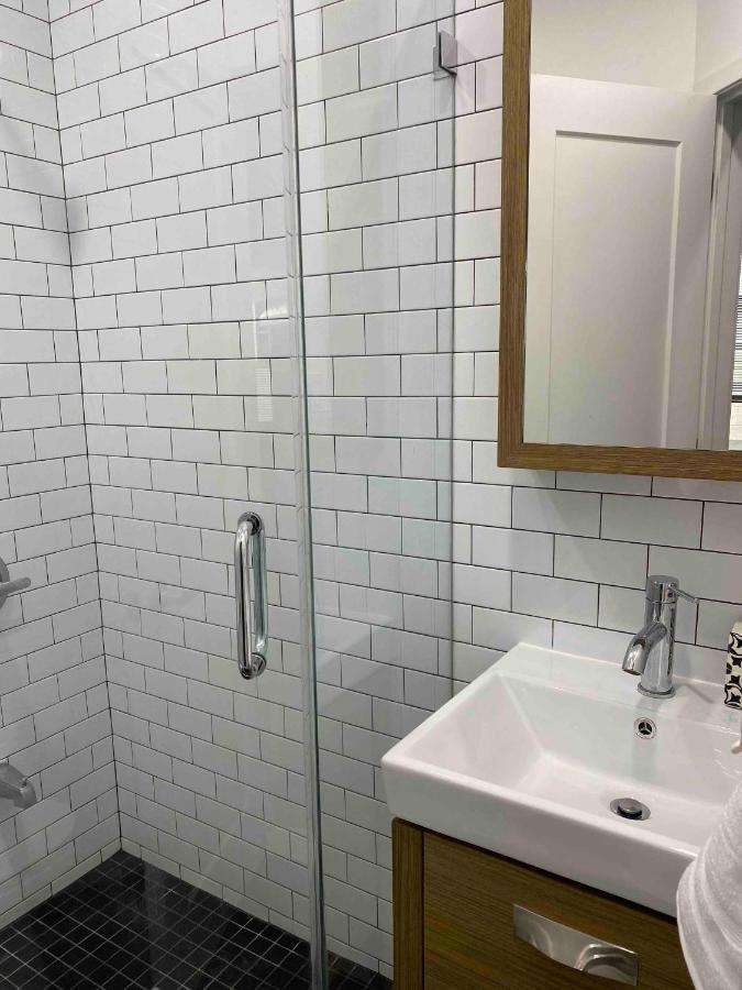 Apartment 145 St Queens Near Jfk, Lga, & Citi Field, Free Parking In The Backyard 646-667-6696 *