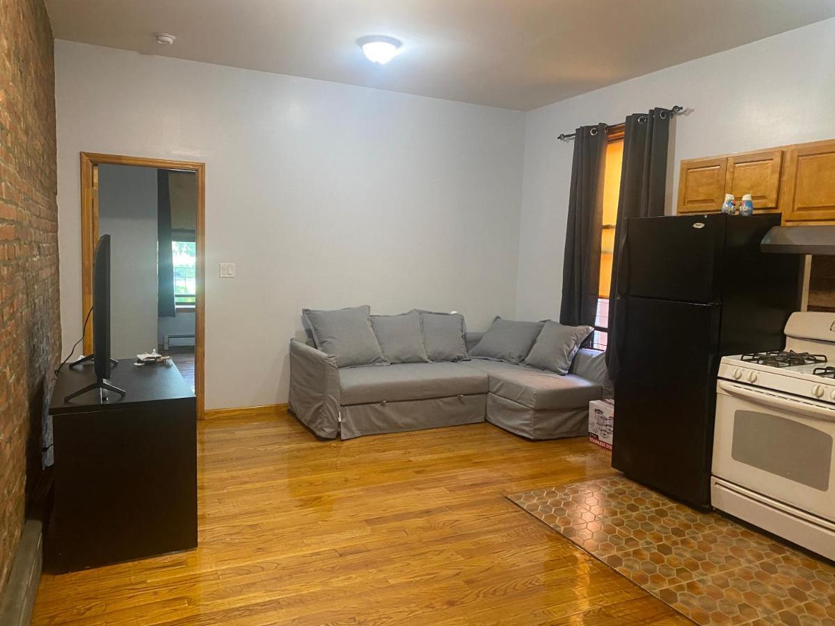 Apartment 805 3r *
