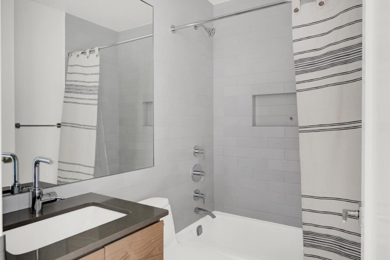 Apartment Ues 2br W Elevator Doorman Gym Nr The Met Nyc-683 *