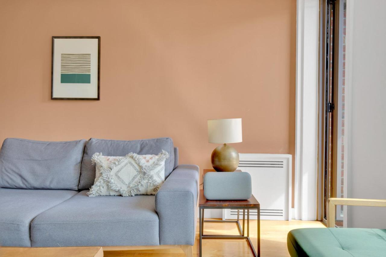 Chelsea 1br W Balcony Doorman Gym Nyc-158 Apartment