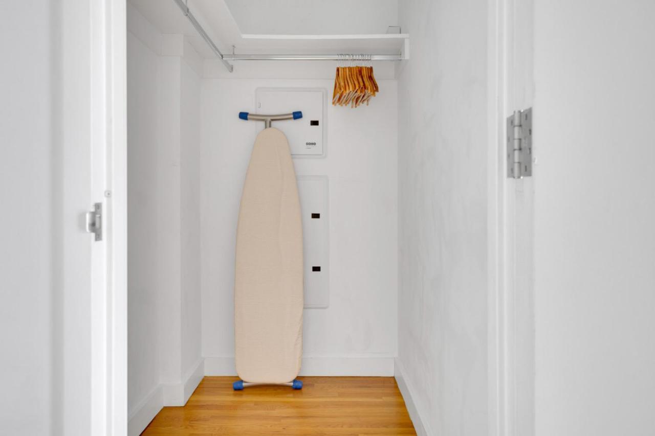 Chelsea 1br W Balcony Doorman Gym Nyc-158 Apartment