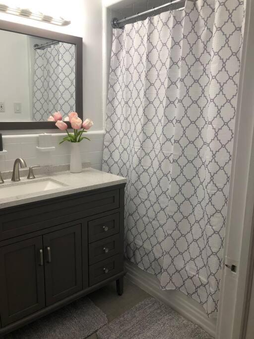 Private In Townhouse W Shared Baths Qn Bed 1-3ppl New York