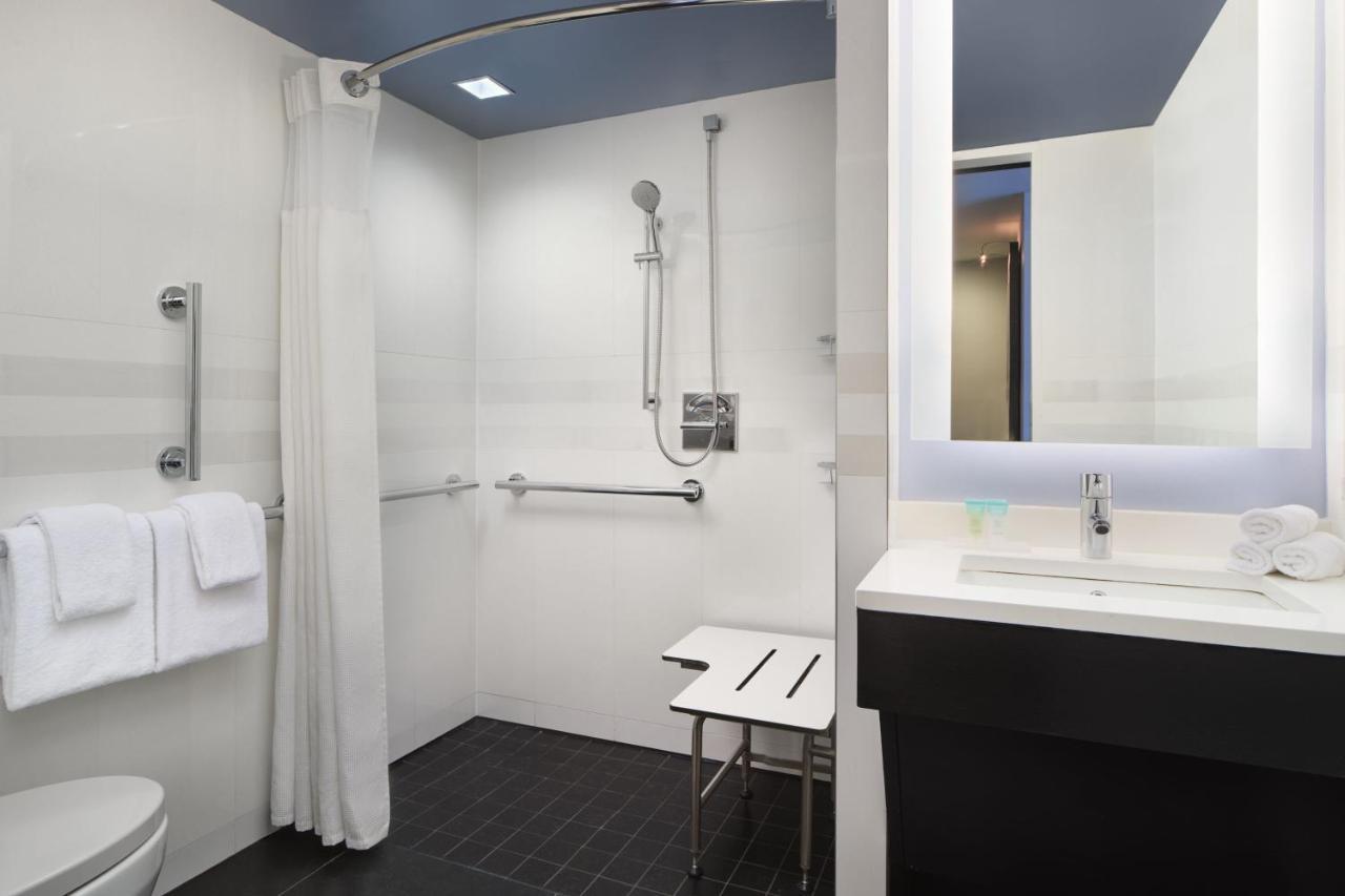 By Marriott Manhattan/central Park New York