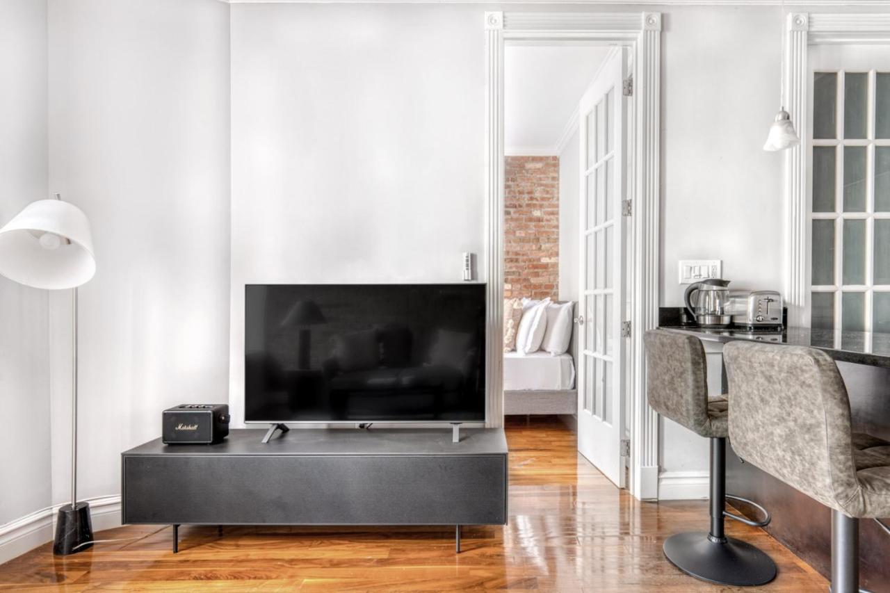 Soho 2br W Wd Balcony Nr Whole Foods Nyc-892 Apartment *