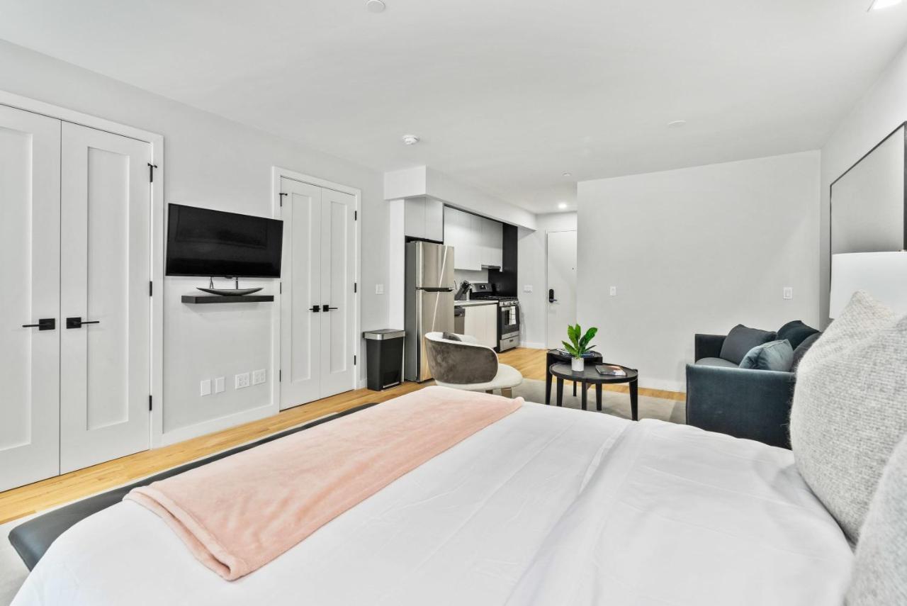 Luxe Studio Ste In Upper East Side With Charming Juliet Balcony Holiday home *