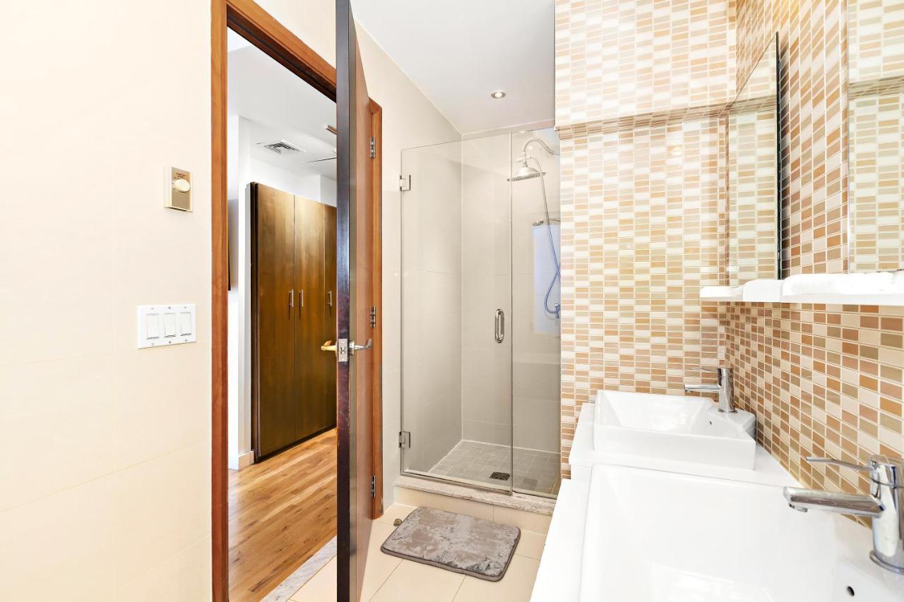 Luxurious 4 Bedroom Penthouse *